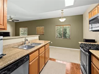 Photo #5: 2342582 Listing 