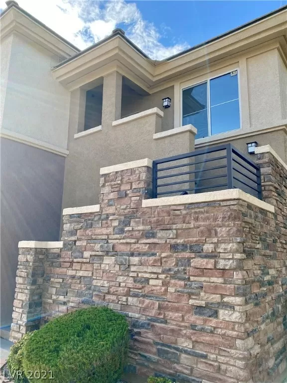 MLS: 2342583 Condo For Sale