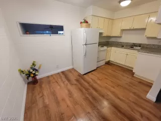 Photo #5: 2342607 Listing