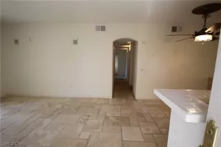 Photo #6: 2342621 Listing