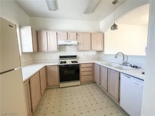 Photo #3: 2342622 Listing 