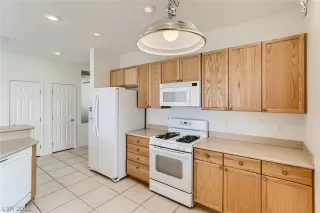 Photo #4: 2342642 Listing 