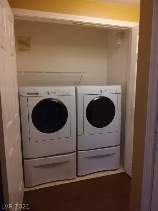 Photo #6: 2342644 Listing 