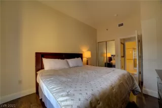 Photo #4: 2342659 Listing