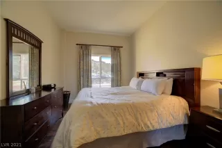 Photo #5: 2342659 Listing