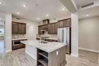 Photo #4: 2342665 Listing 