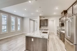 Photo #5: 2342665 Listing 