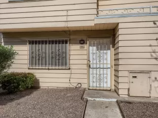 Photo #3: 2342689 Listing