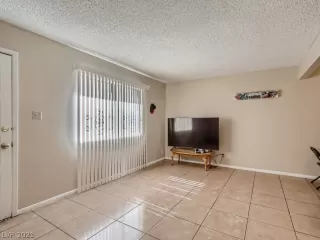 Photo #5: 2342689 Listing