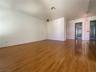 Photo #3: 2342815 Listing 