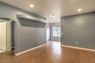 Photo #5: 2342828 Listing