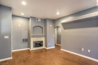 Photo #6: 2342828 Listing