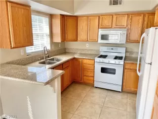 Photo #2: 2342829 Listing 
