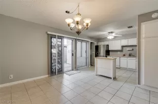 Photo #4: 2342838 Listing