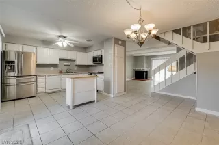 Photo #5: 2342838 Listing