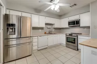 Photo #6: 2342838 Listing