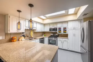 Photo #6: 2342840 Listing