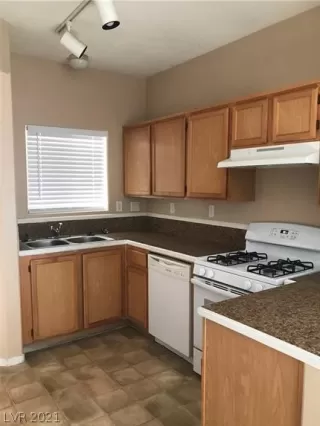 Photo #1: 2342846 Listing 