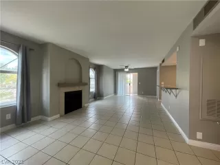 Photo #4: 2342864 Listing