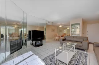 Photo #3: 2342866 Listing