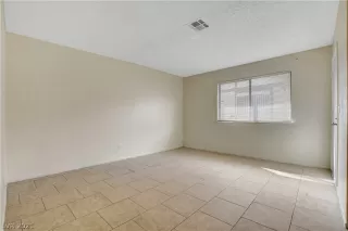 Photo #4: 2342883 Listing