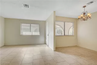 Photo #6: 2342883 Listing