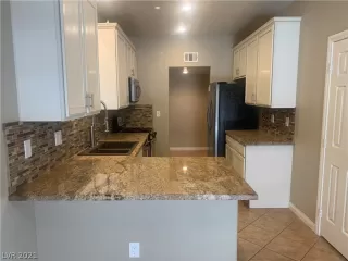 Photo #5: 2342920 Listing