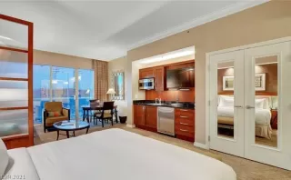 Photo #5: 2342940 Listing