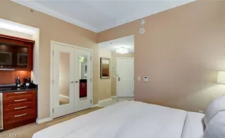 Photo #6: 2342940 Listing