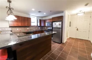 Photo #4: 2342958 Listing