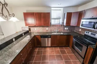 Photo #6: 2342958 Listing