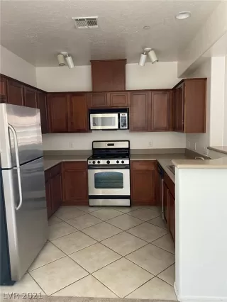 Photo #5: 2343013 Listing 