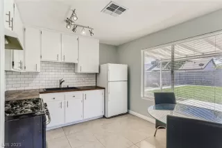 Photo #3: 2343041 Listing 