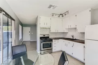 Photo #4: 2343041 Listing 