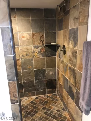 Photo #5: 2343057 Listing 