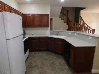 Photo #2: 2343109 Listing