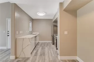 Photo #3: 2343137 Listing