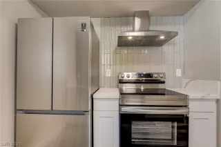 Photo #5: 2343137 Listing