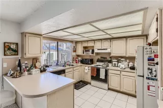 Photo #3: 2343140 Listing