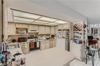 Photo #4: 2343140 Listing