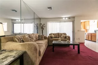 Photo #4: 2343193 Listing