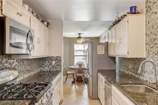 Photo #6: 2343207 Listing