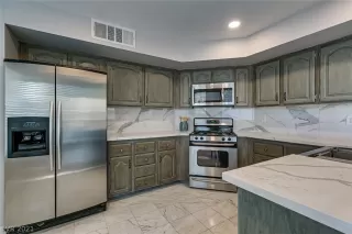 Photo #6: 2343208 Listing 