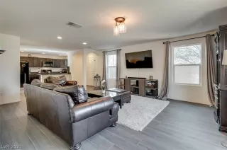 Photo #6: 2343217 Listing