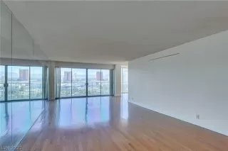 Photo #5: 2343284 Listing