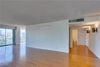 Photo #6: 2343284 Listing