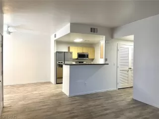 Photo #3: 2343289 Listing 