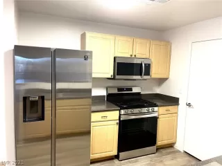 Photo #5: 2343289 Listing 