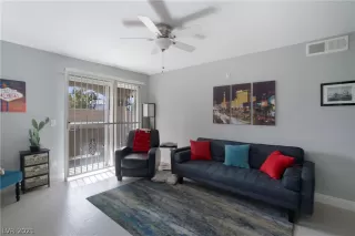 Photo #4: 2343323 Listing