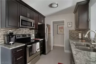 Photo #6: 2343323 Listing